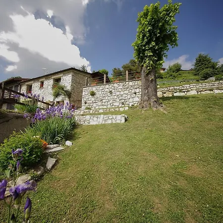 לינה וארוחת בוקר Callort Adrara San Rocco