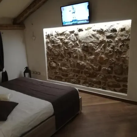 לינה וארוחת בוקר Callort Adrara San Rocco