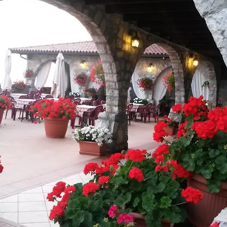 לינה וארוחת בוקר Callort 3*