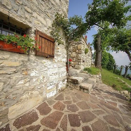 לינה וארוחת בוקר Callort 3*