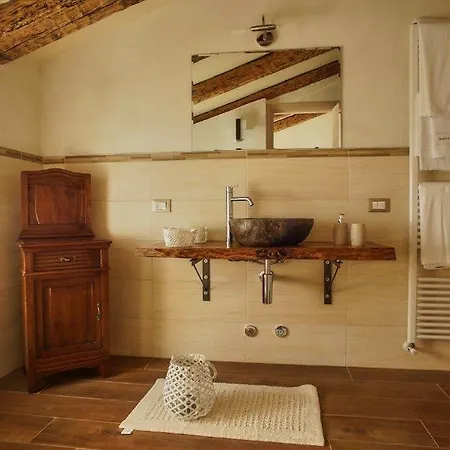 Callort לינה וארוחת בוקר Adrara San Rocco